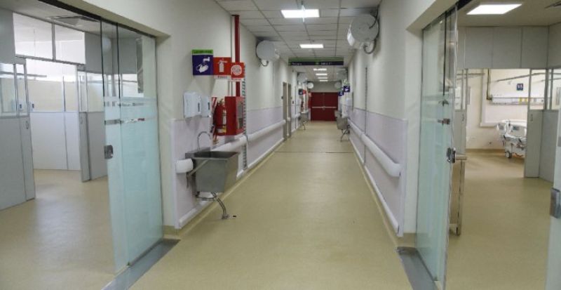 Paciente muere esperando cama de terapia intensiva en ParaguarÃ­