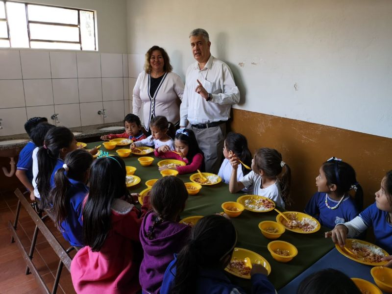 Intendente JosÃ© Carlos Acevedo visitÃ³ la Escuela BÃ¡sica Amambay Cardozo Ocampo