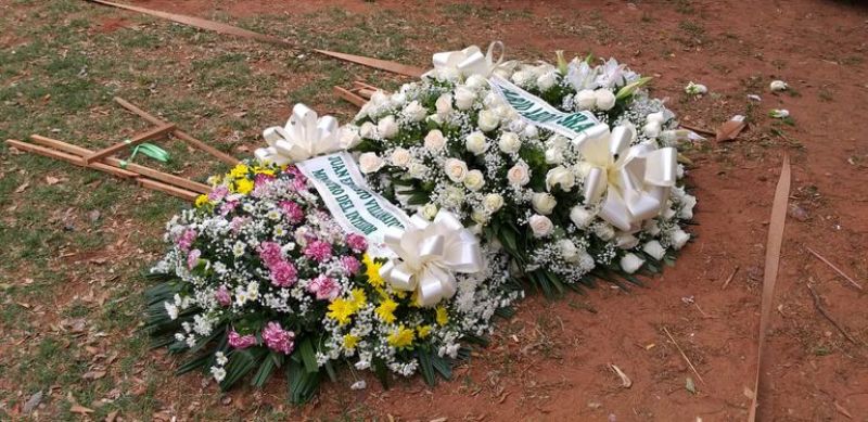 Familiares de comisario asesinado rechazan y repudian corona enviada por Abdo y Villamayor