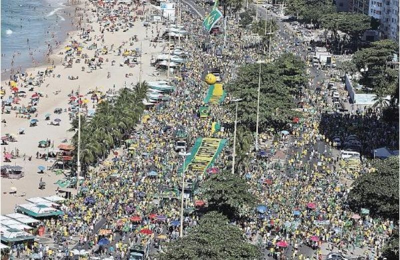 Miles marchan en Brasil en apoyo al ex juez Sergio Moro