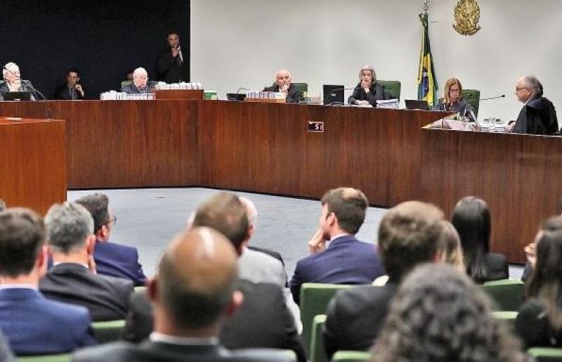 Corte niega libertad a Lula y posterga la decisiÃ³n sobre Moro