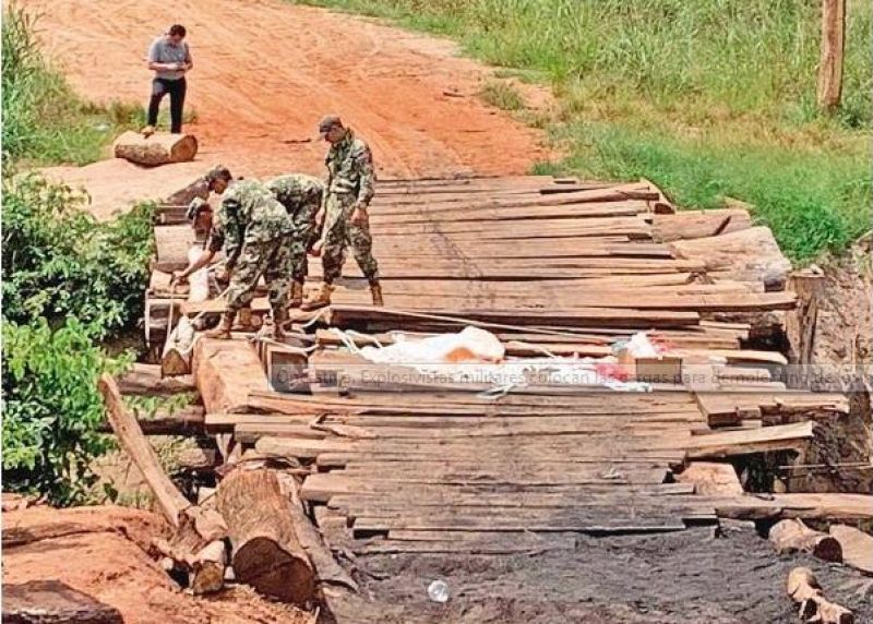 Militares destruyen con explosivos varios puentes en Reserva MorombÃ­