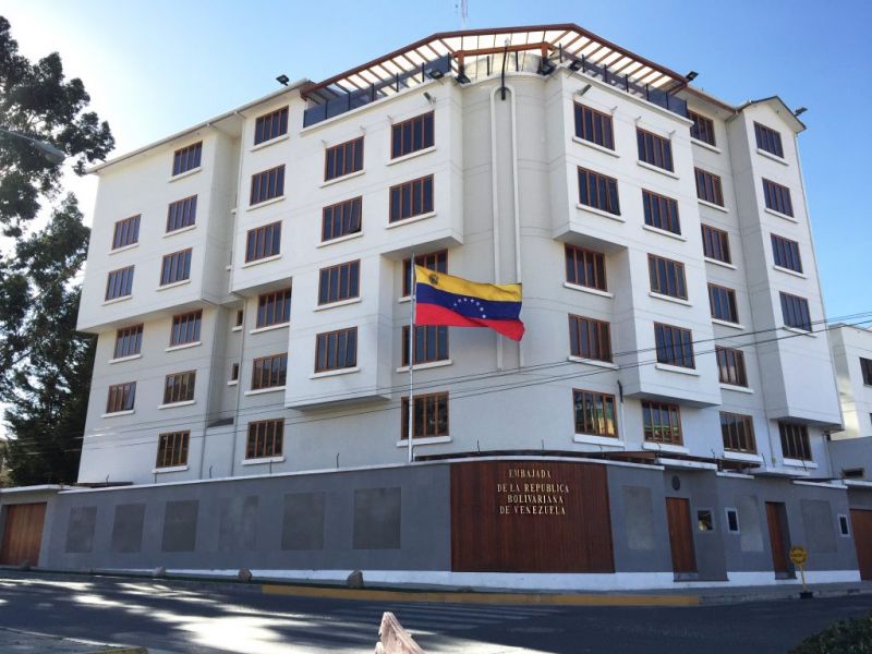 Encapuchados â€œtomaronâ€ embajada de Venezuela en Bolivia