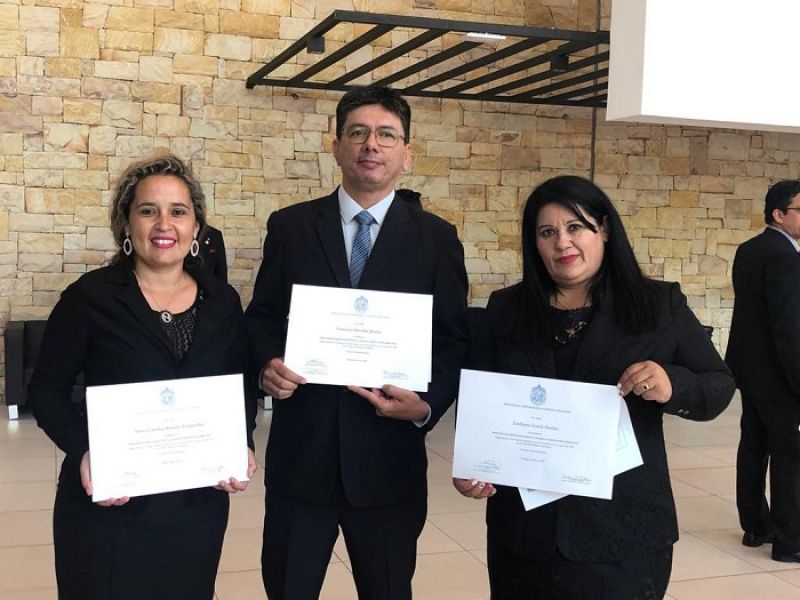 Docentes becados   a Chile reciben sus certificados