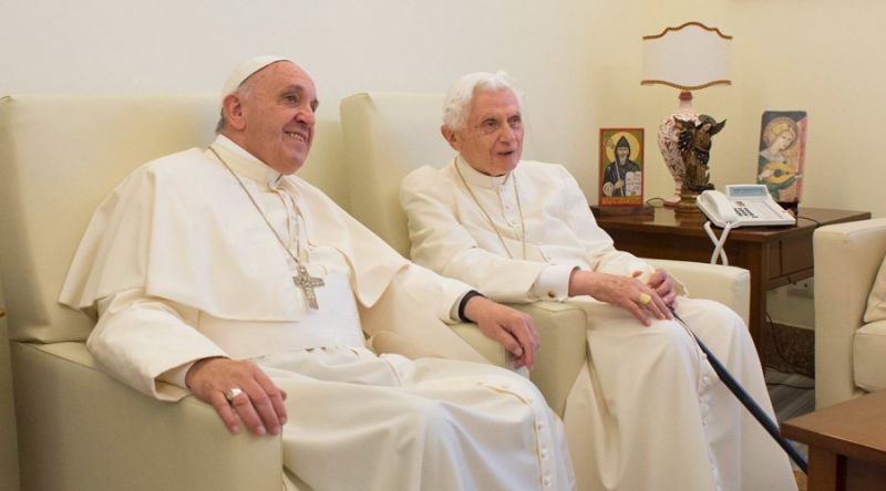 Llamado de atenciÃ³n de Benedicto XVI a Francisco: El celibato permite que sacerdotes se centren en sus deberes