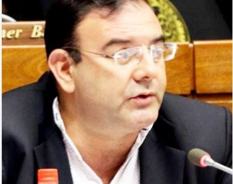 FiscalÃ­a acusa a diputado Rivas por estafa y cobro indebido de honorario