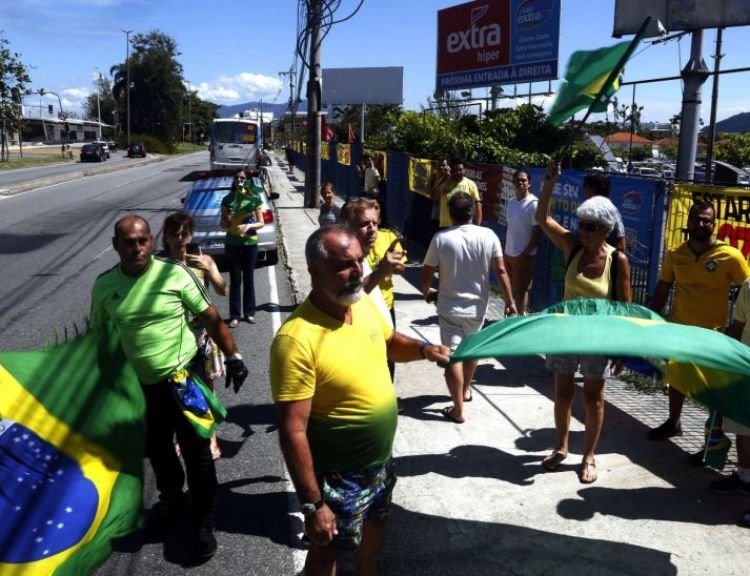 La Justicia prohÃ­be al Gobierno brasileÃ±o ir contra las cuarentenas