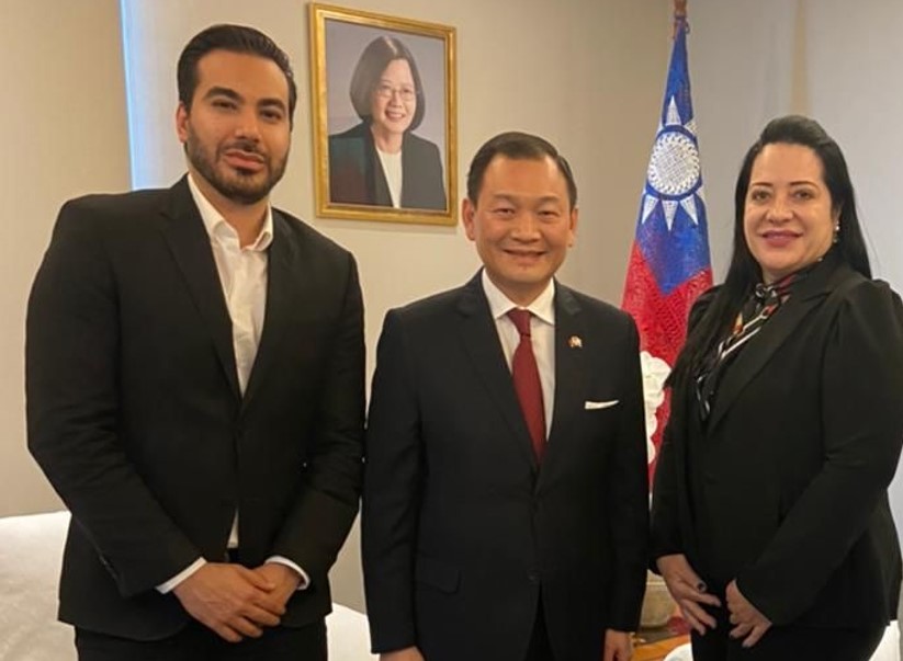 Concejal Zulma Ycassatti y el diputado Juan Manuel Acevedo se entrevistaron con el embajador de China
