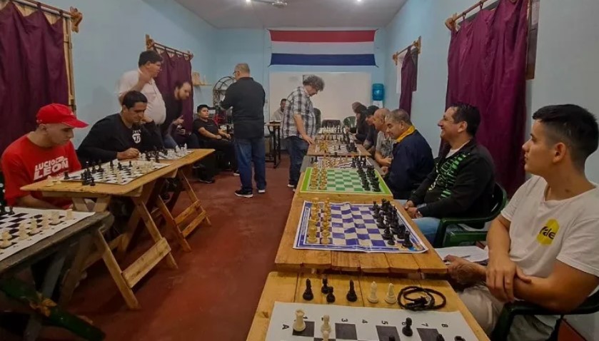 Zenón Franco Ocampos inaugura un “Club de ajedrez” en el penal Esperanza