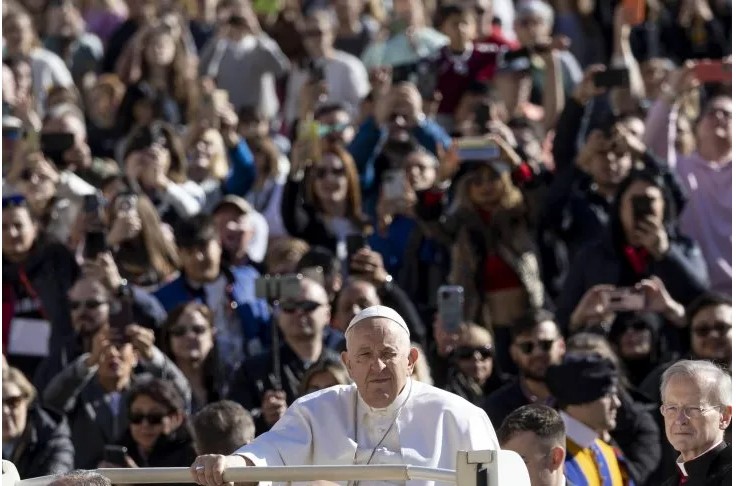 El Papa advierte sobre el "infierno" a los fieles "presuntuosos" que juzgan