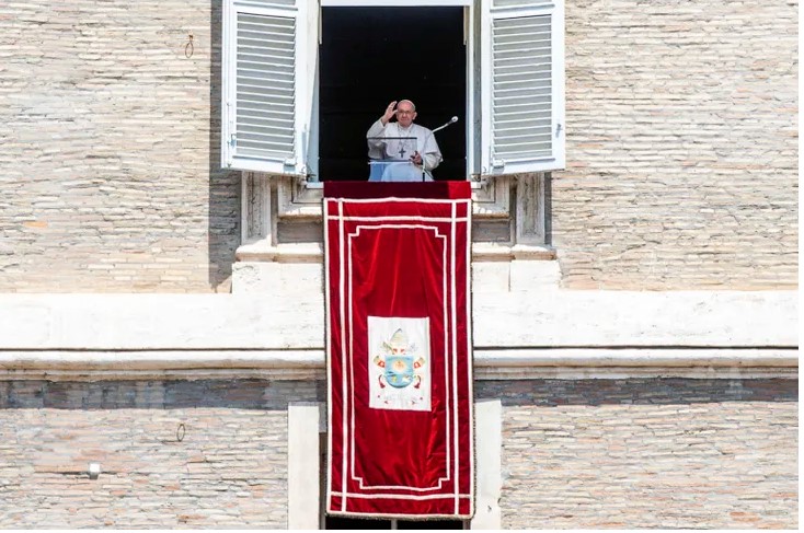 Papa pide que miedo no haga cerrar puertas al extranjero o diferente